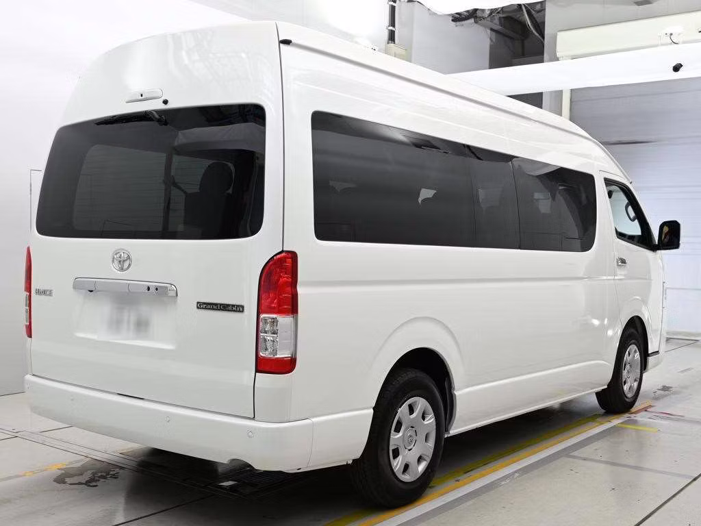 TOYOTA HIACE