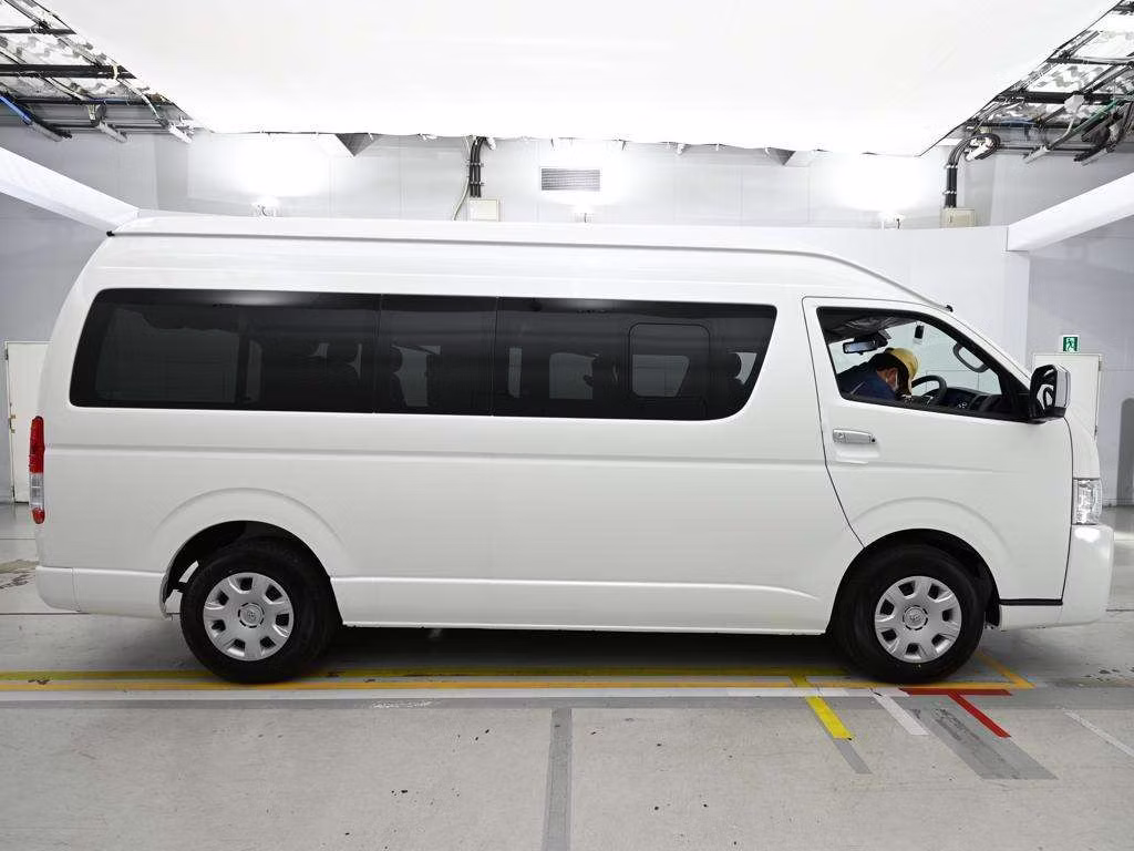 TOYOTA HIACE