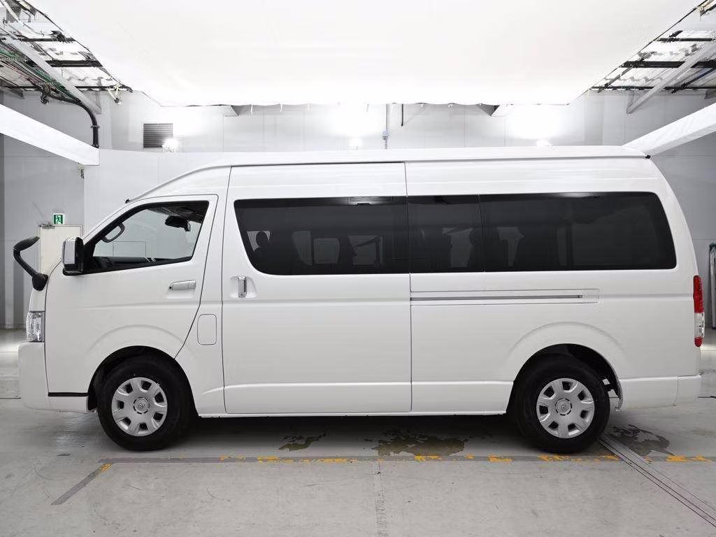 TOYOTA HIACE