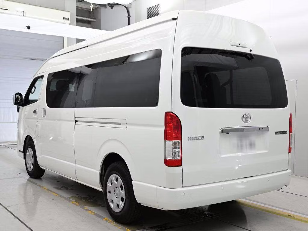 TOYOTA HIACE
