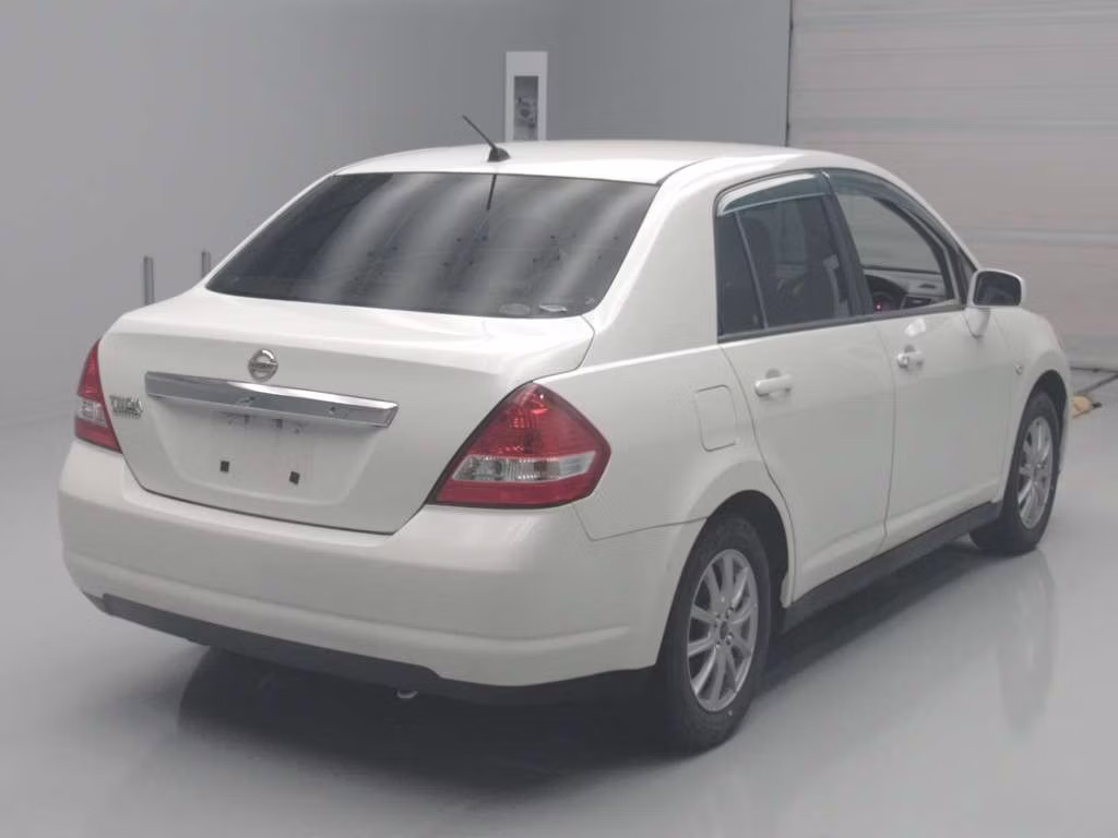 NISSAN TIIDA LATIO