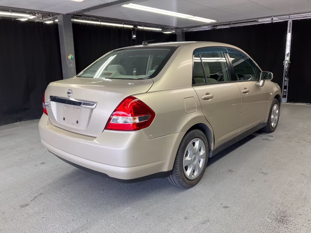 NISSAN TIIDA LATIO