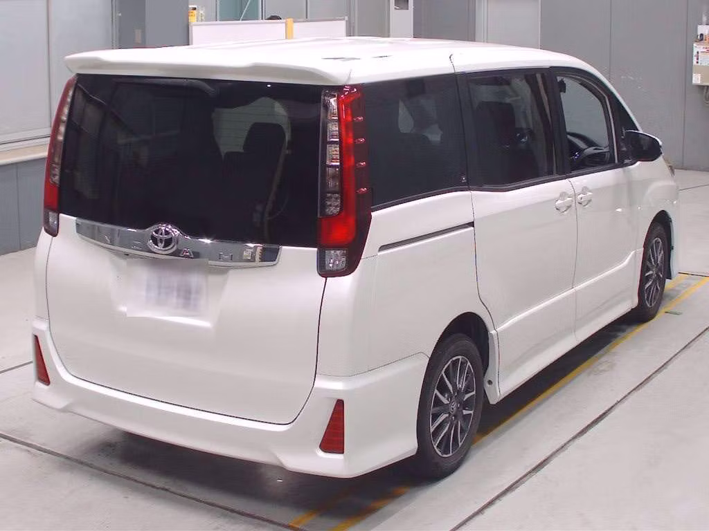 TOYOTA NOAH