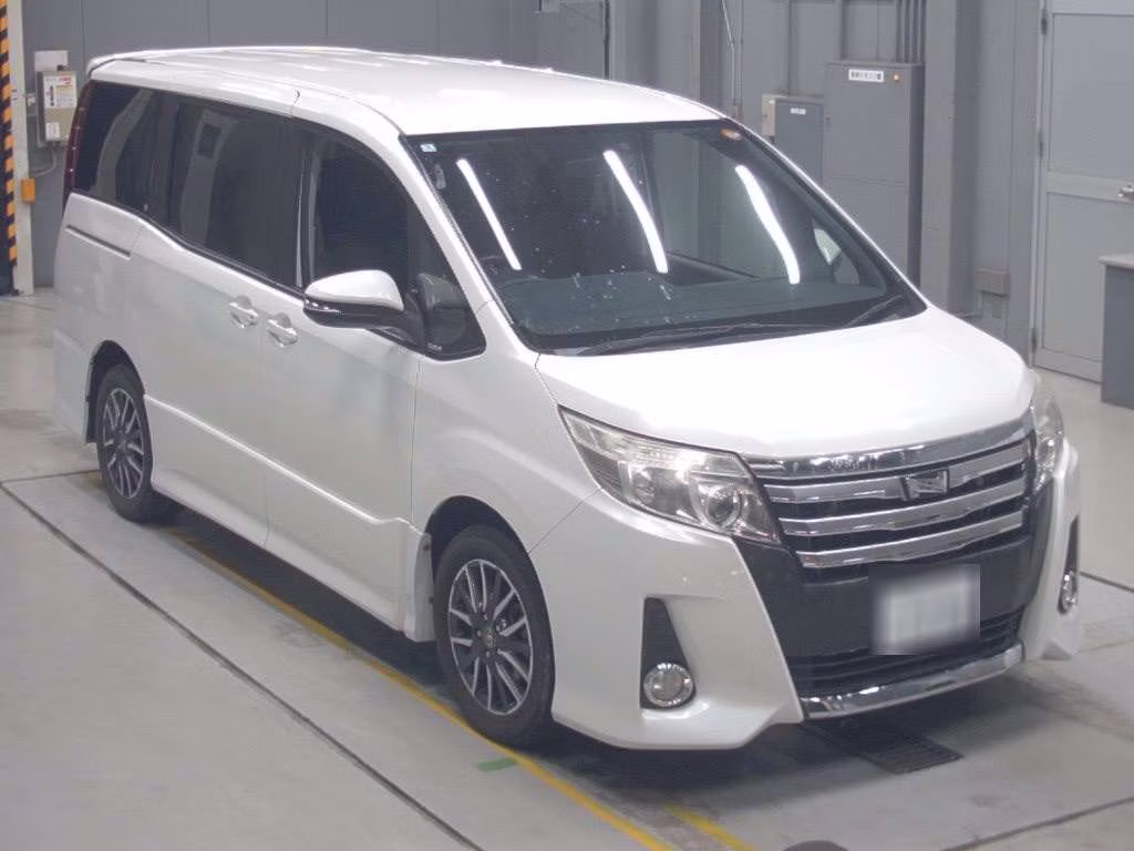TOYOTA NOAH