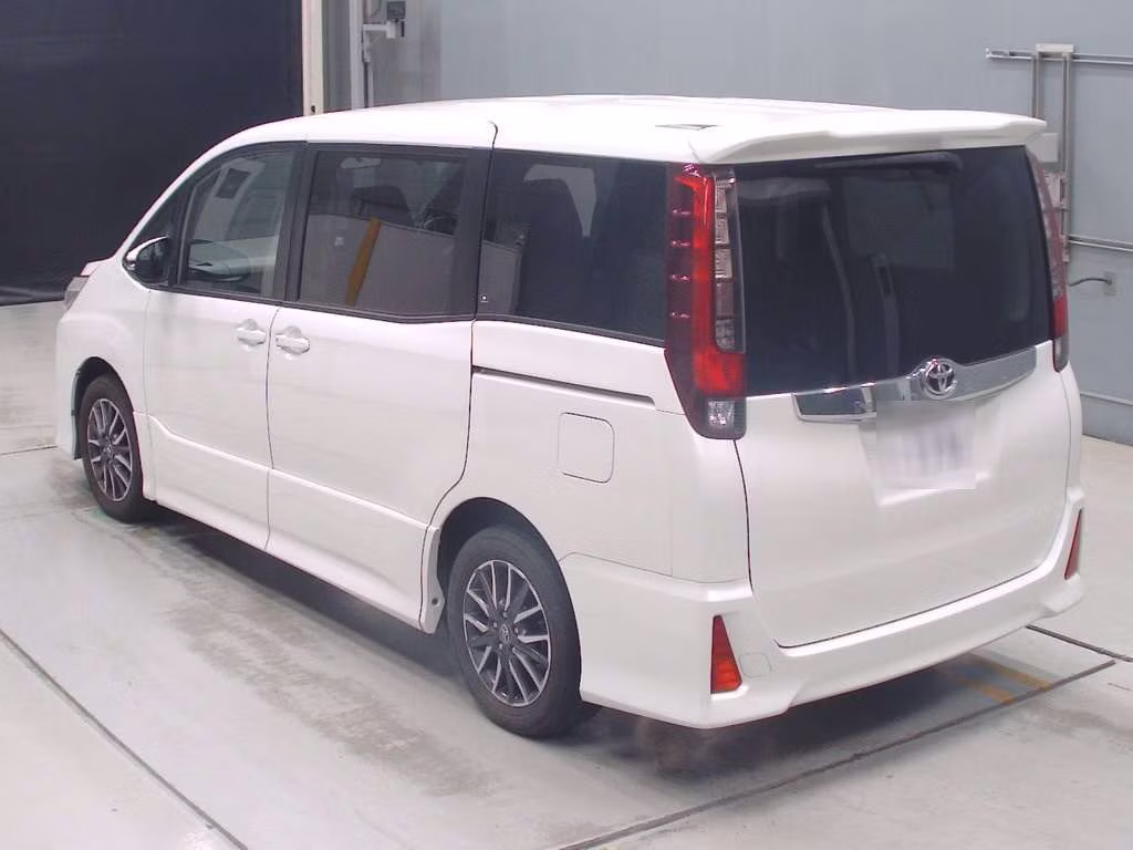 TOYOTA NOAH