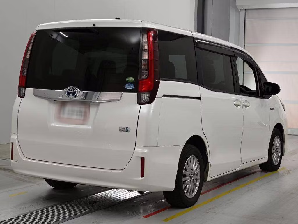 TOYOTA NOAH
