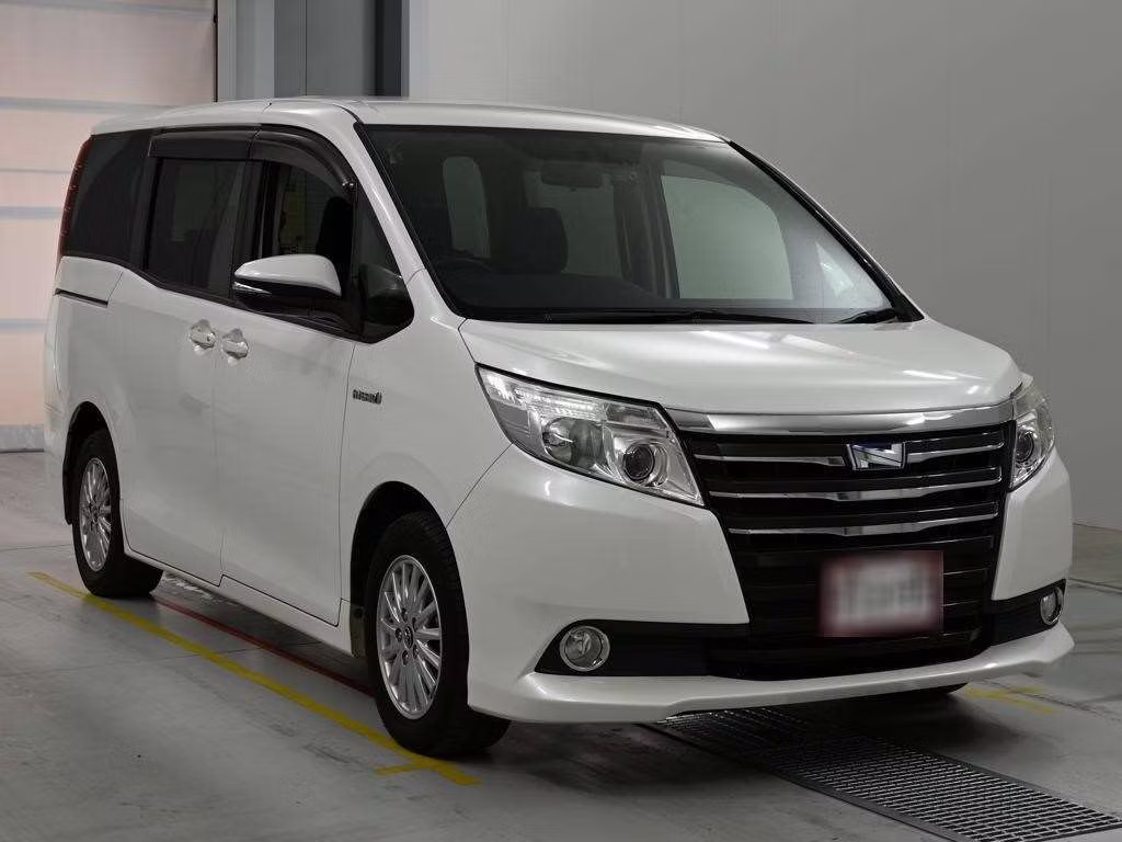 TOYOTA NOAH