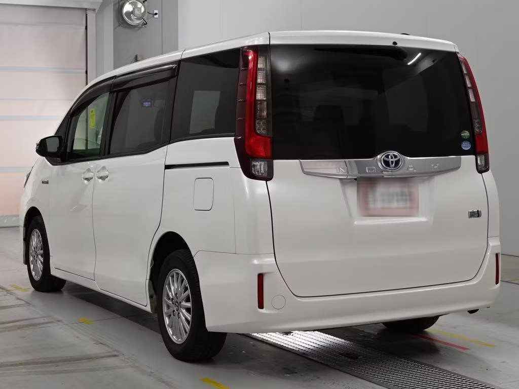 TOYOTA NOAH