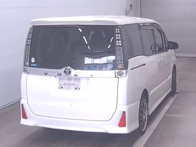 TOYOTA VOXY