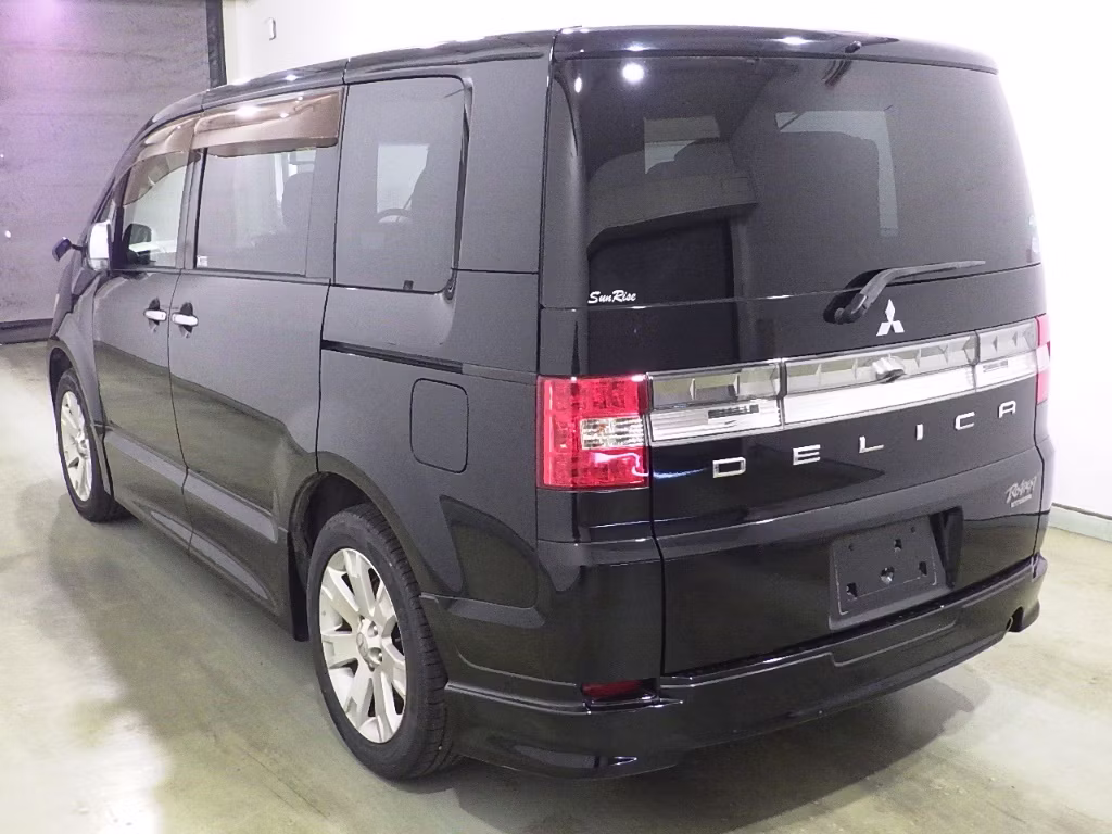 MITSUBISHI DELICA D:5