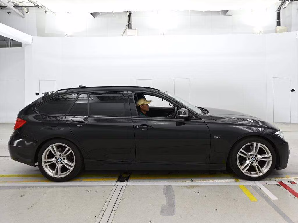 BMW 3-SERIES