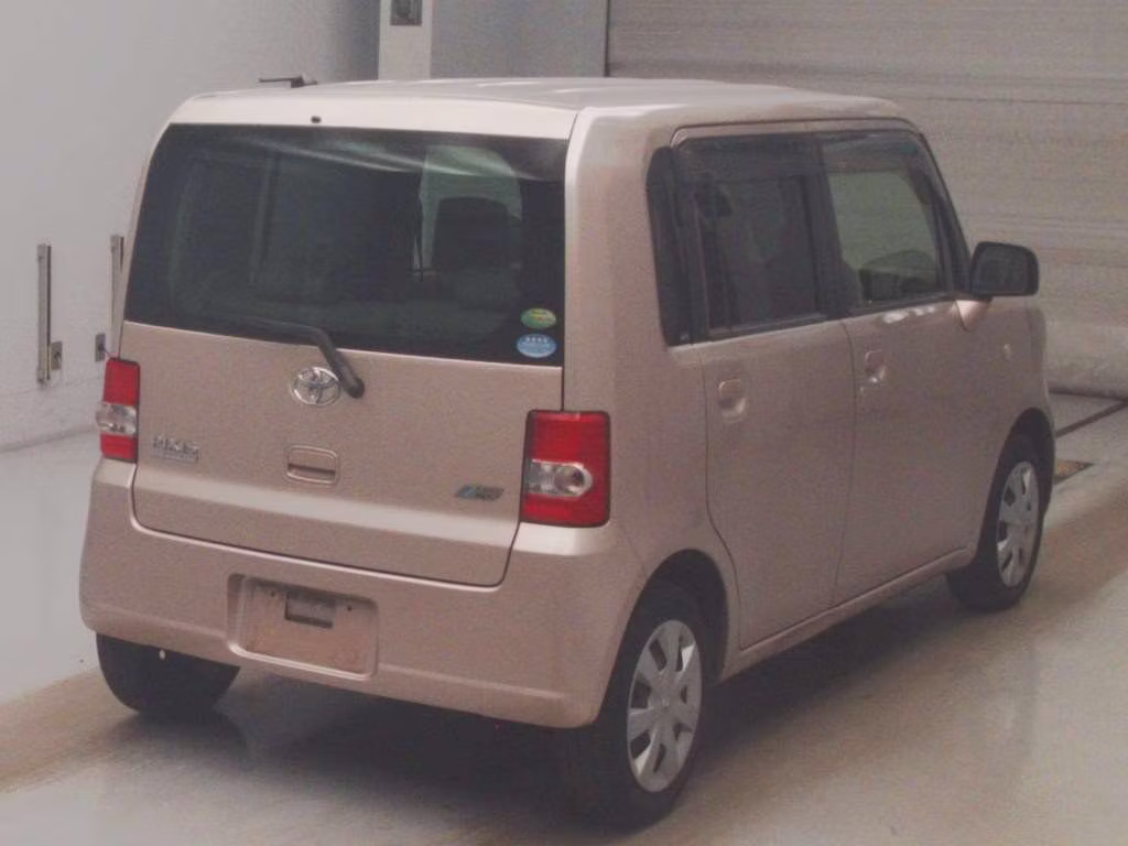 TOYOTA PIXIS SPACE