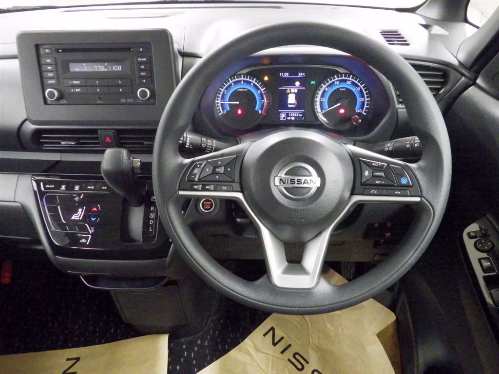 NISSAN ROOX