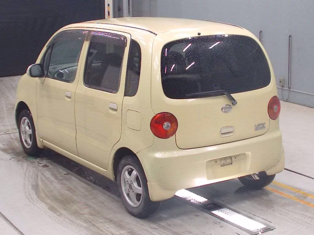 DAIHATSU MOVE LATTE