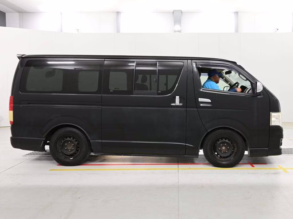 TOYOTA REGIUS ACE