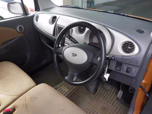 DAIHATSU MOVE LATTE