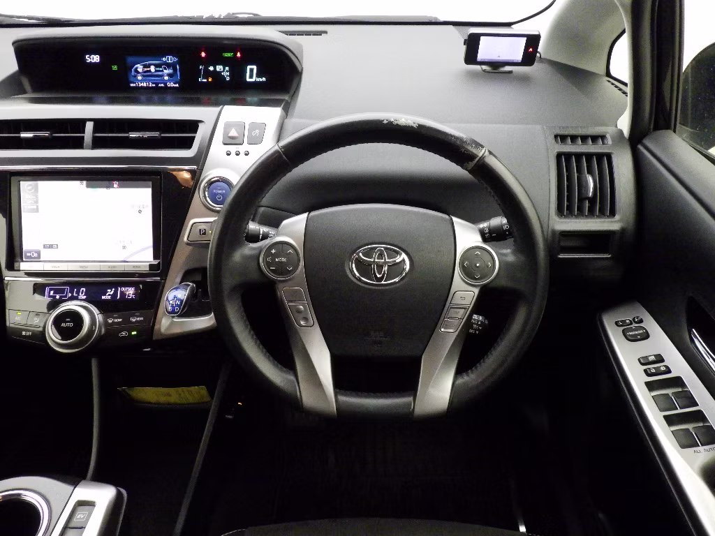 TOYOTA PRIUS ALPHA