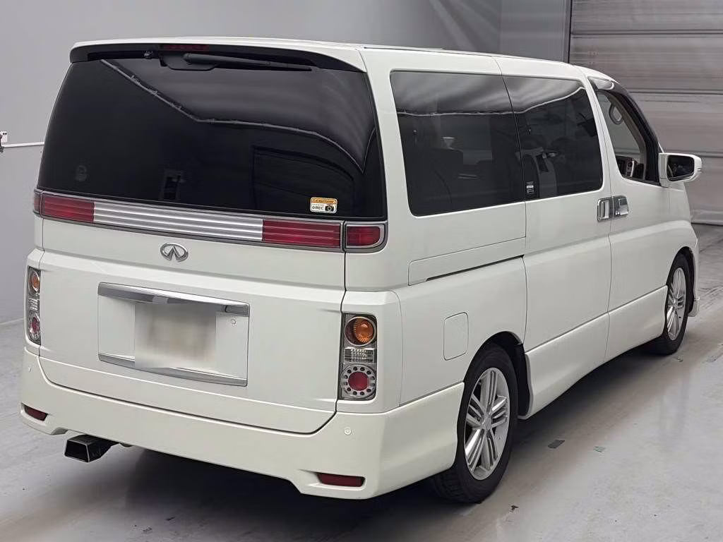 NISSAN ELGRAND