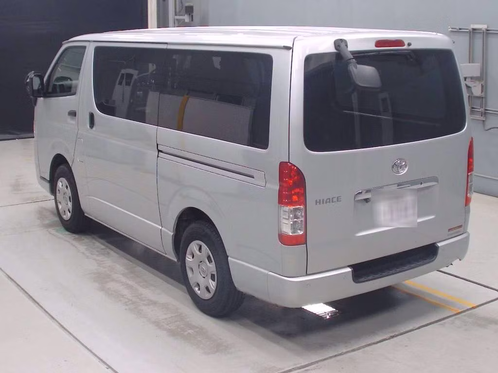 TOYOTA REGIUS ACE