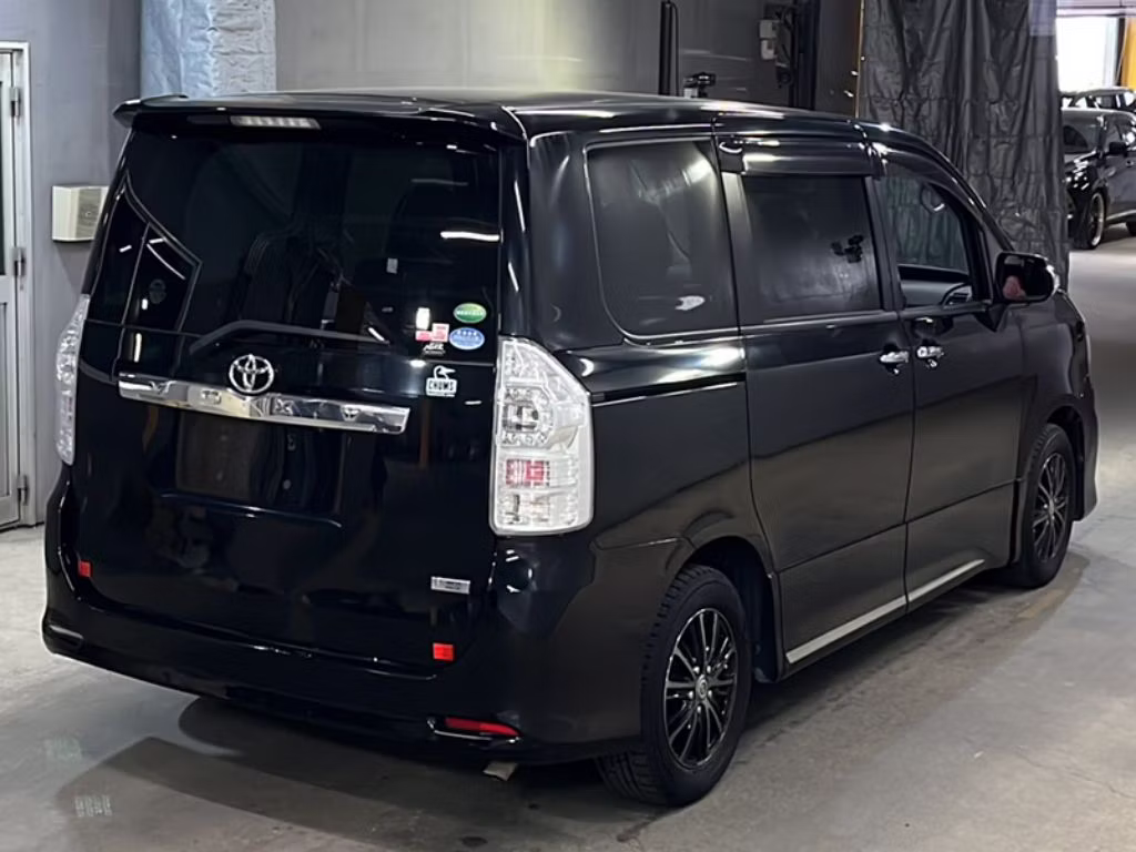 TOYOTA VOXY