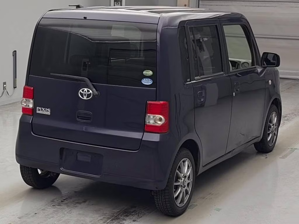 TOYOTA PIXIS SPACE