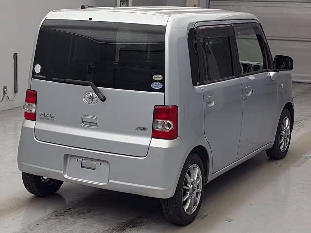 TOYOTA PIXIS SPACE