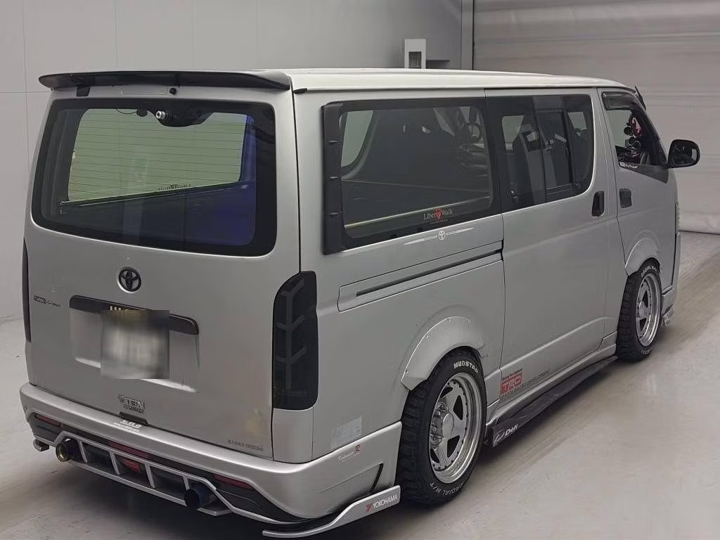 TOYOTA REGIUS ACE