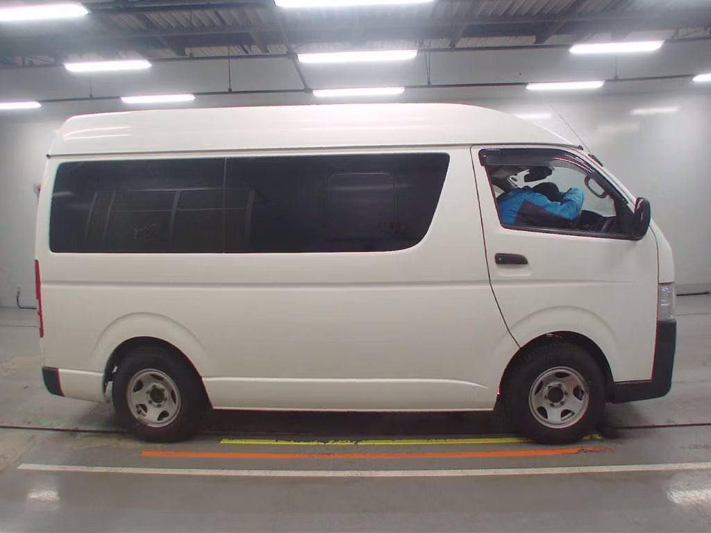 TOYOTA REGIUS ACE