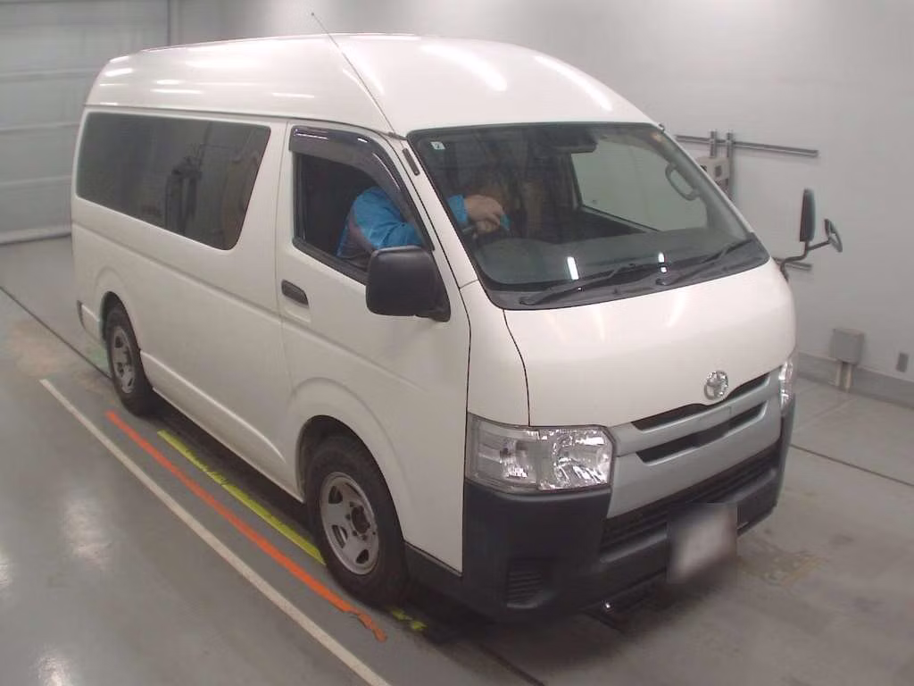 TOYOTA REGIUS ACE