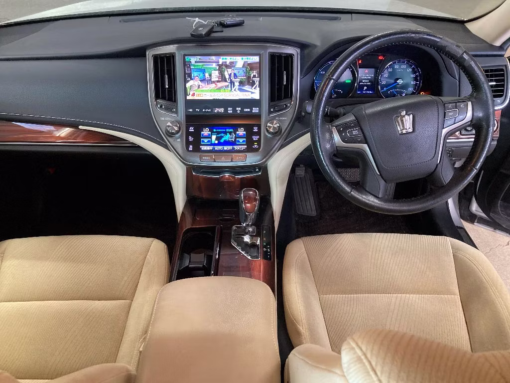 TOYOTA CROWN