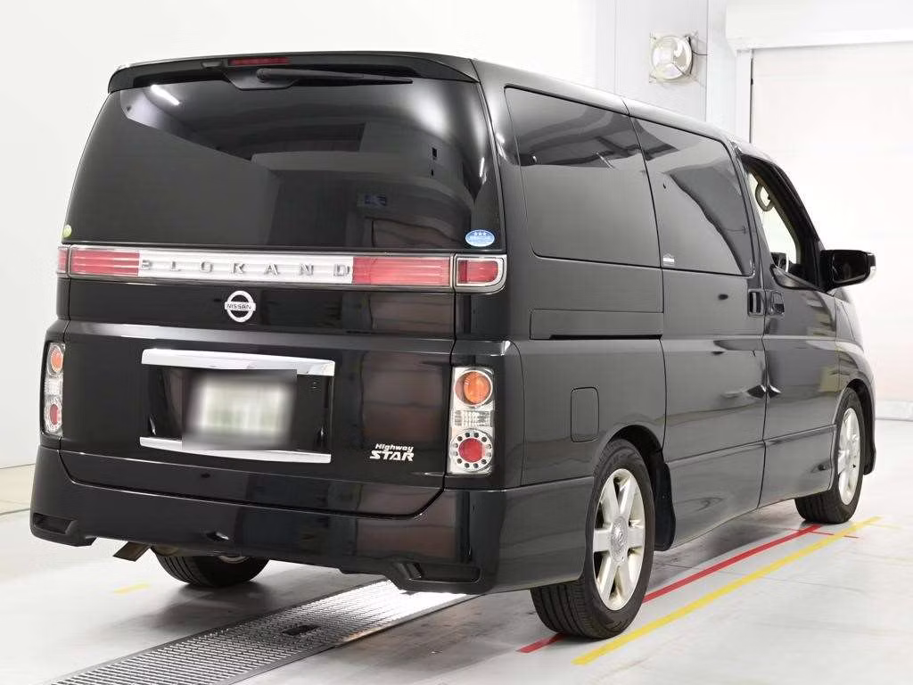 NISSAN ELGRAND