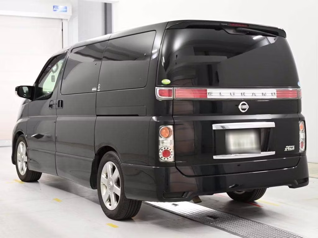 NISSAN ELGRAND