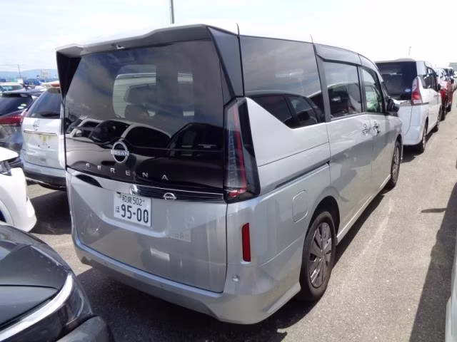 NISSAN SERENA