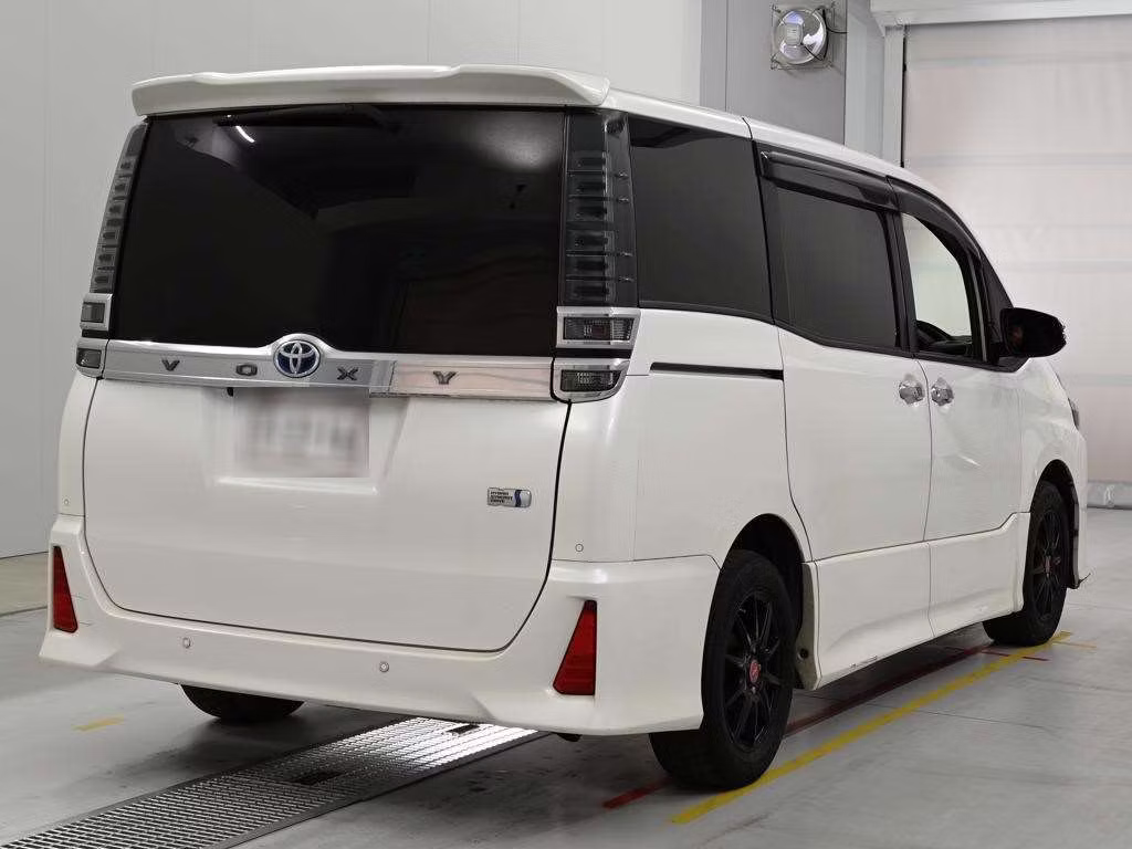 TOYOTA VOXY