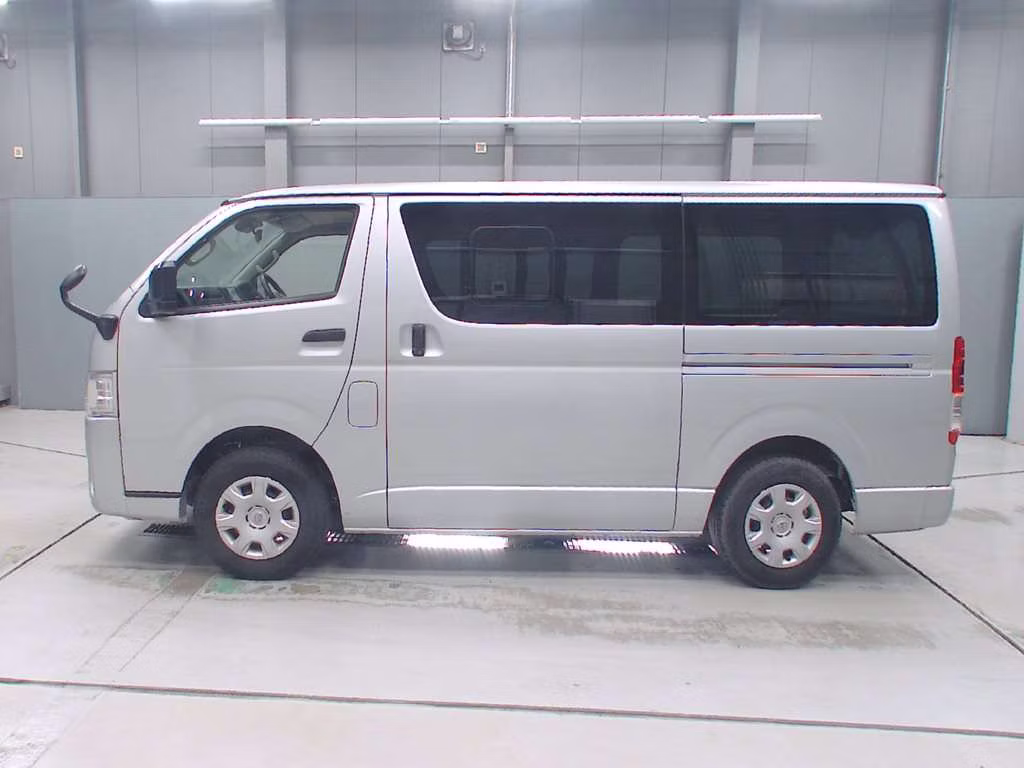 TOYOTA REGIUS ACE