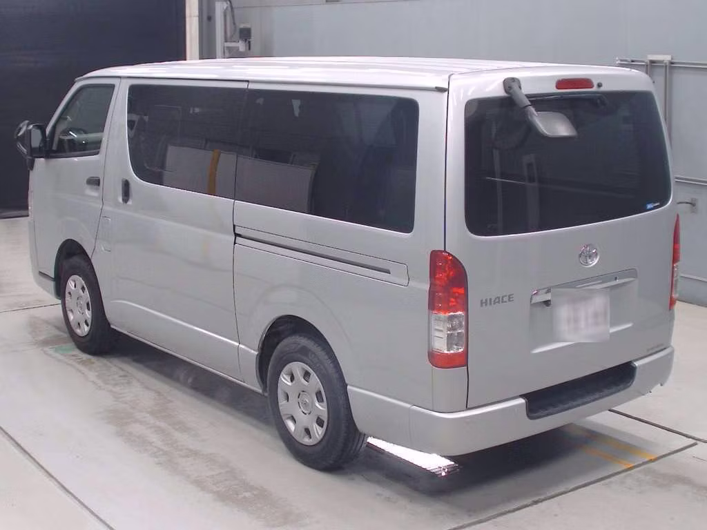 TOYOTA REGIUS ACE