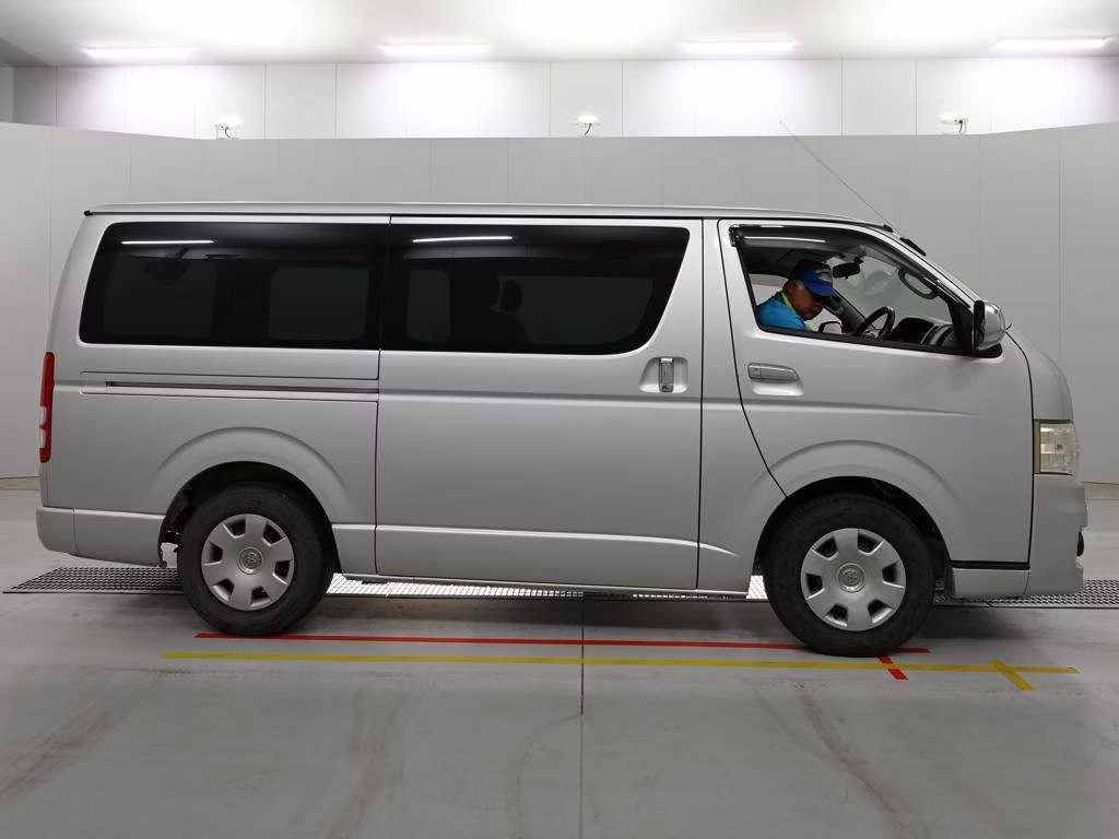 TOYOTA REGIUS ACE