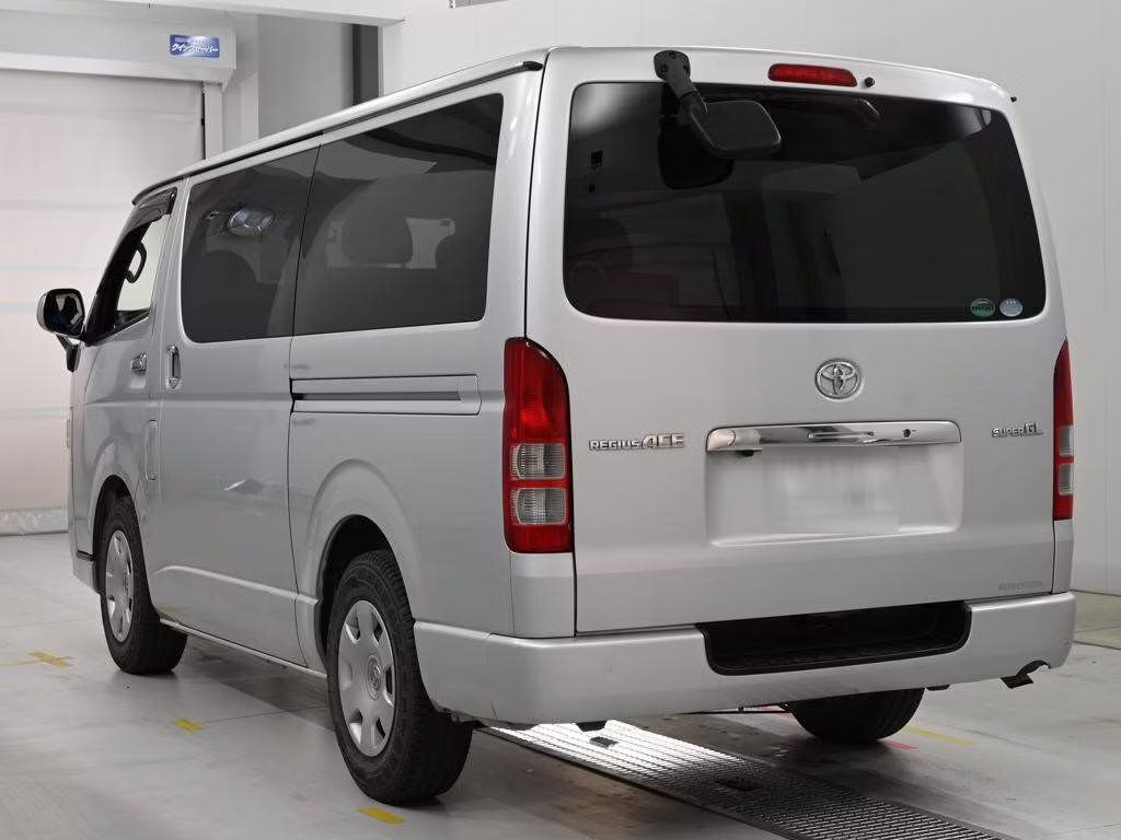 TOYOTA REGIUS ACE