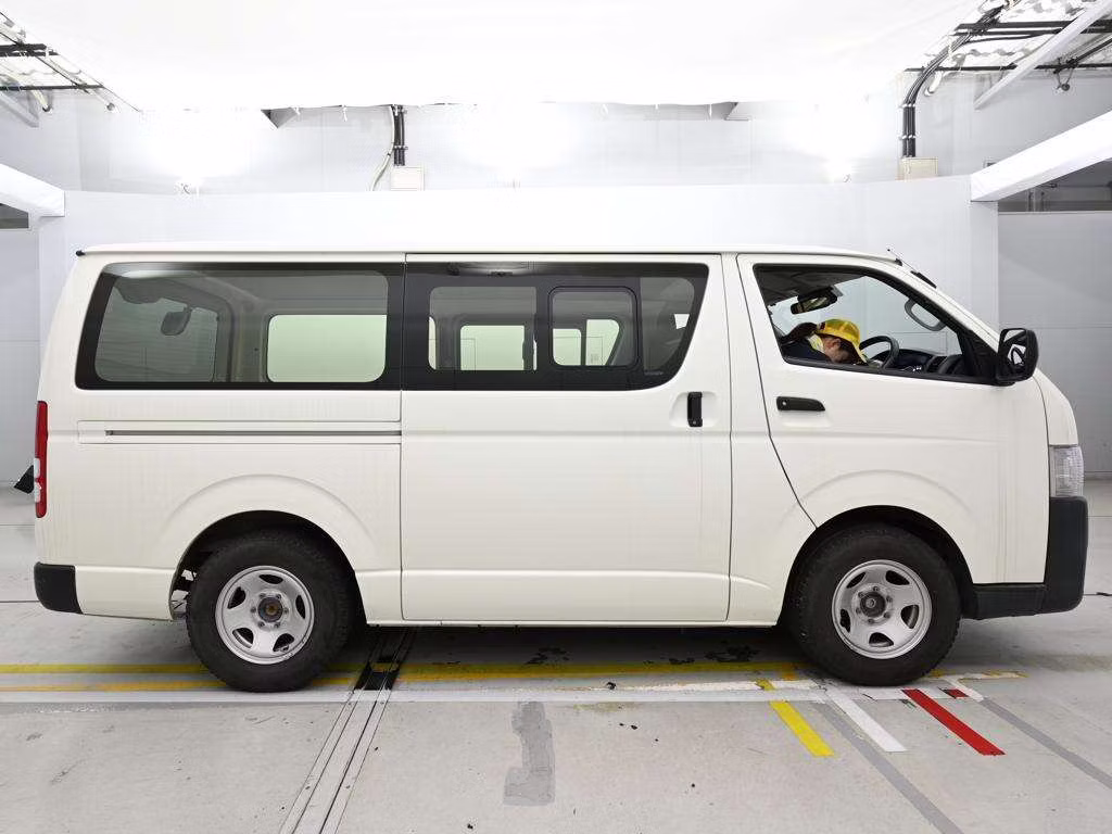 TOYOTA REGIUS ACE