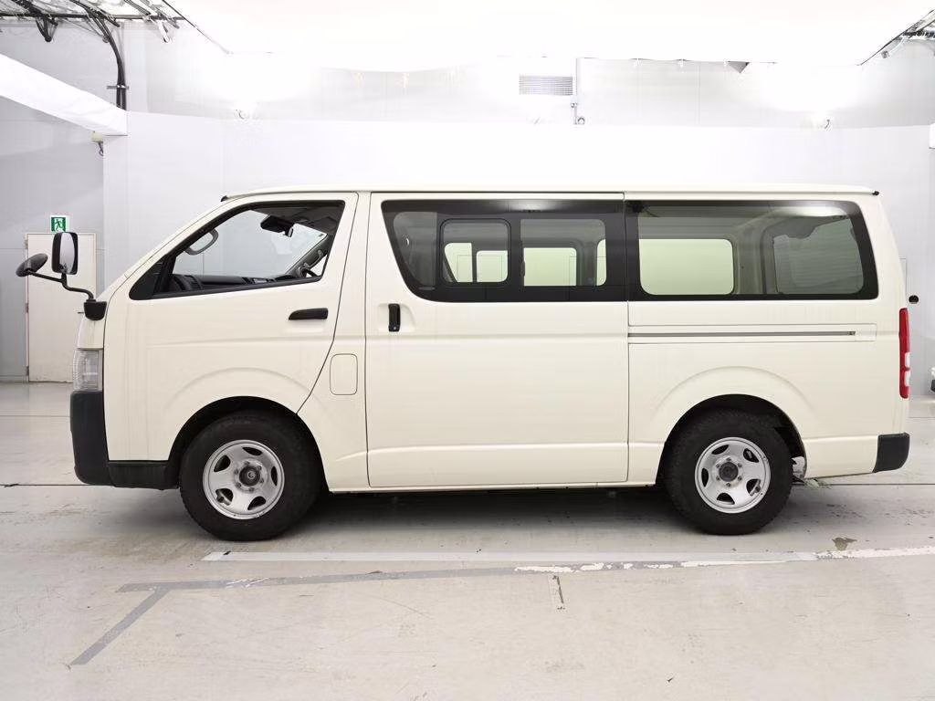 TOYOTA REGIUS ACE