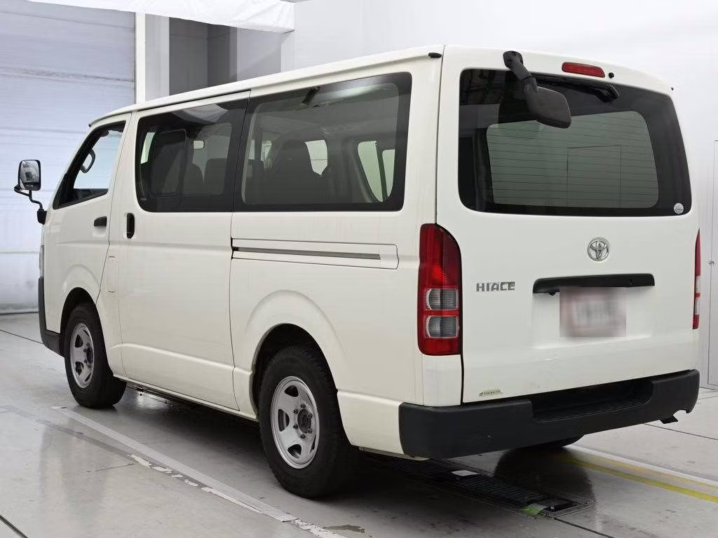 TOYOTA REGIUS ACE