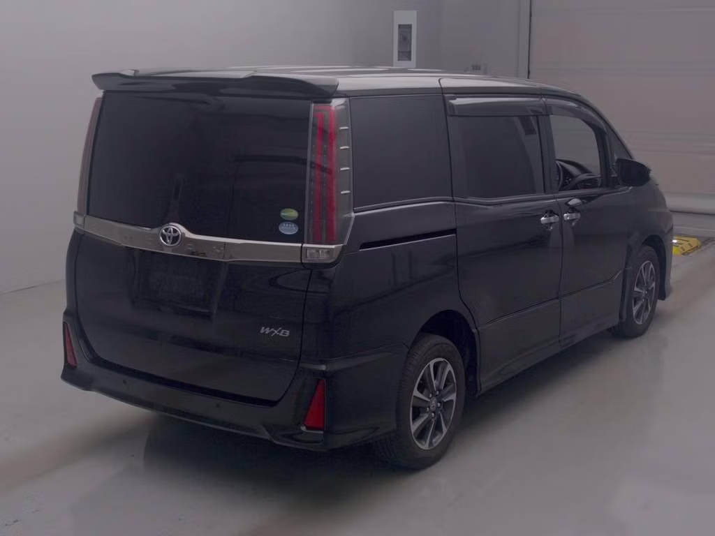 TOYOTA NOAH