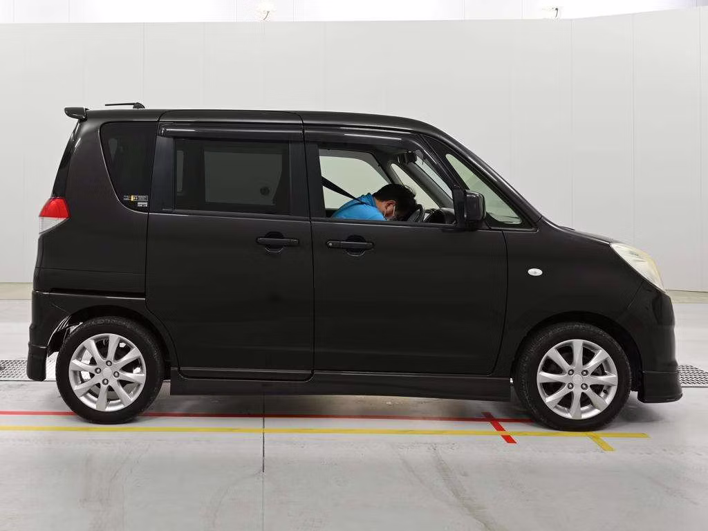 MITSUBISHI DELICA D:2