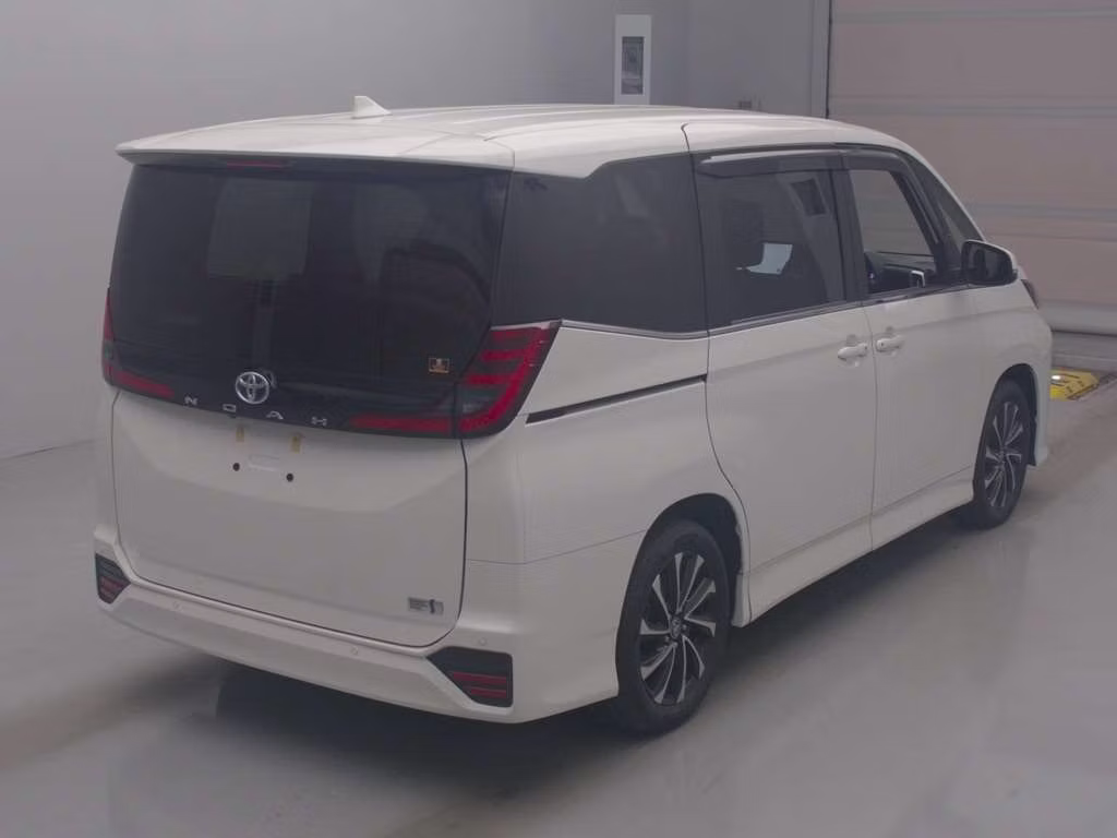 TOYOTA NOAH