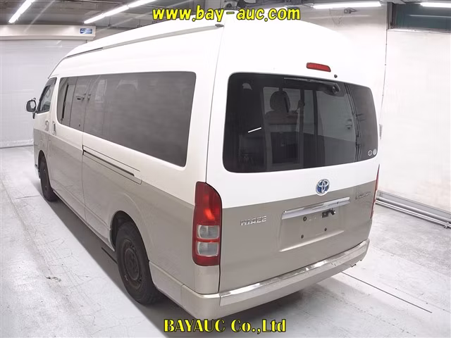 TOYOTA HIACE