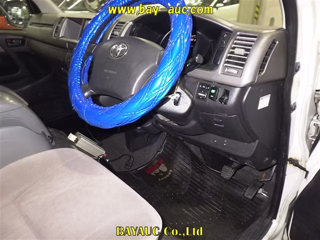 TOYOTA HIACE