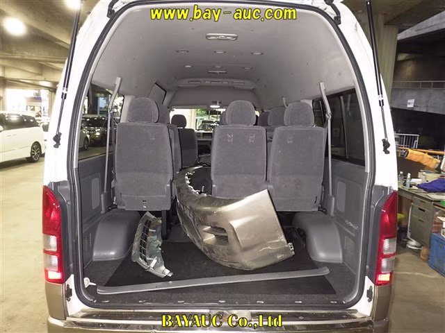 TOYOTA HIACE