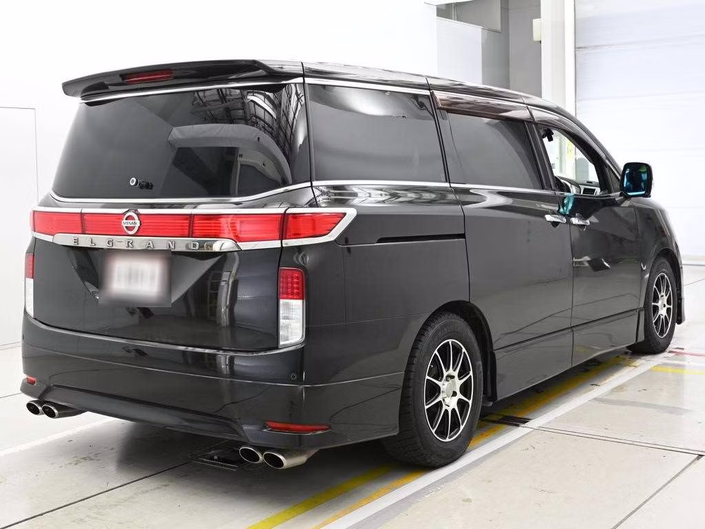NISSAN ELGRAND