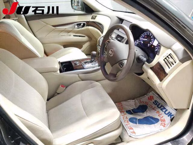 NISSAN FUGA