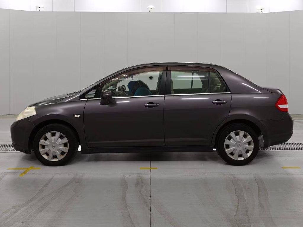 NISSAN TIIDA LATIO